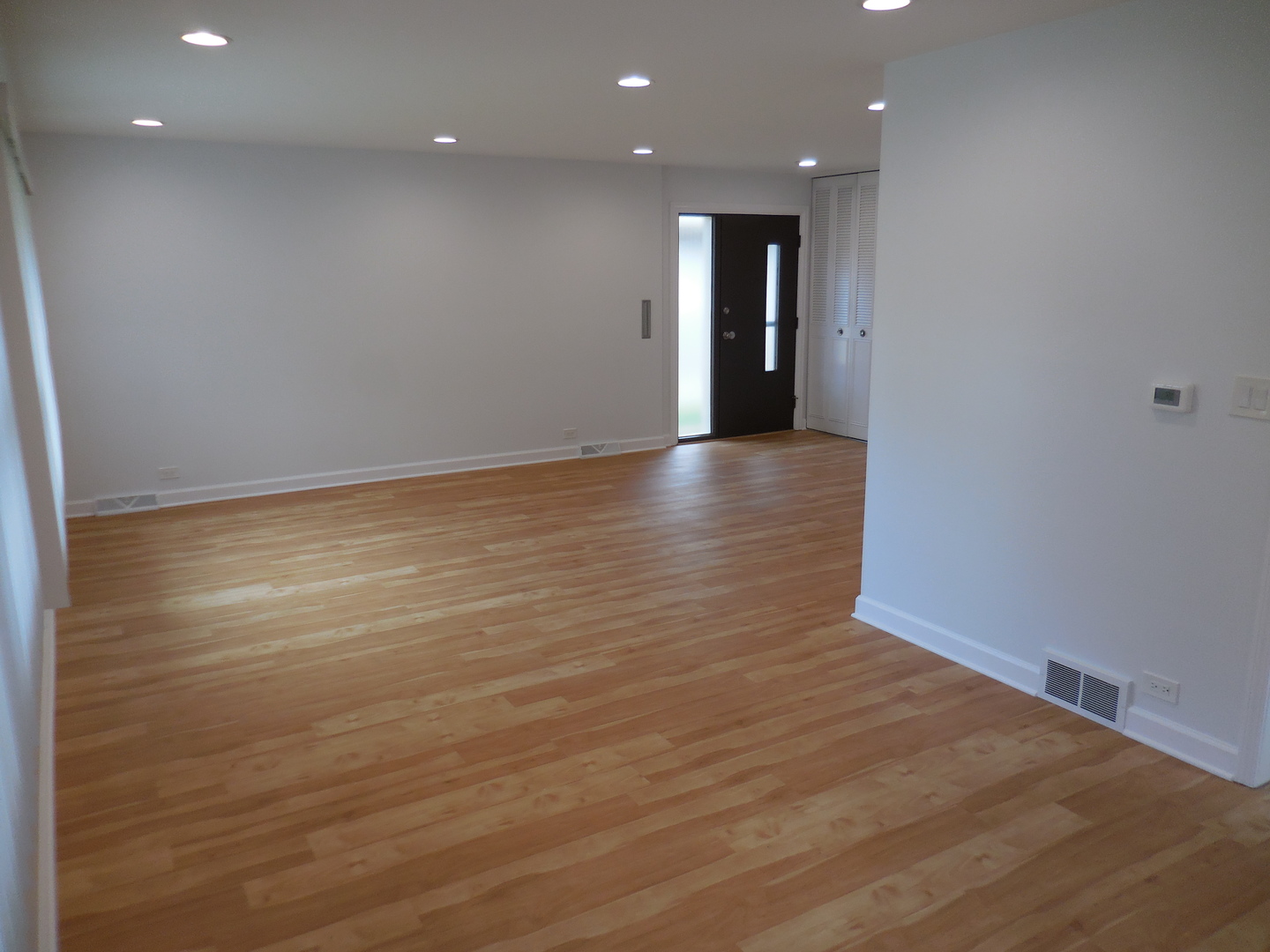 33 N RAMMER Avenue, Arlington Heights, IL 60004