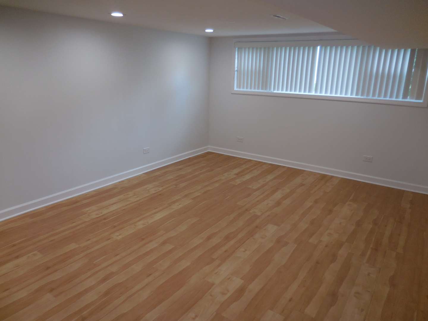 33 N RAMMER Avenue, Arlington Heights, IL 60004