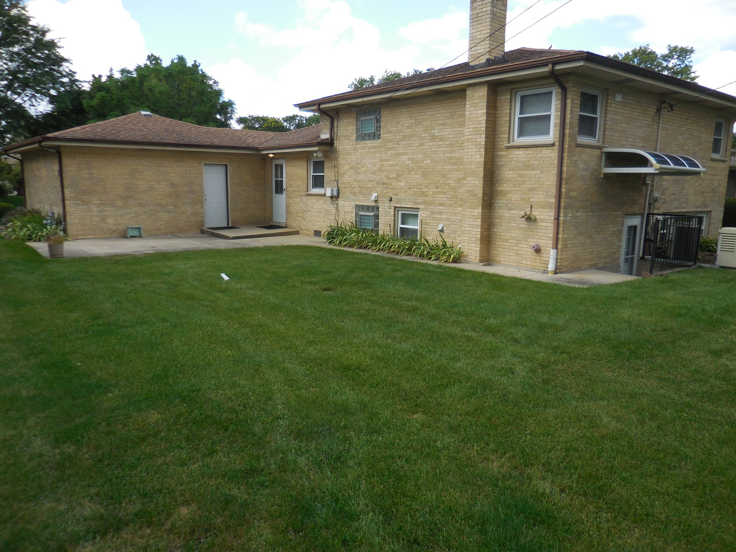 33 N RAMMER Avenue, Arlington Heights, IL 60004