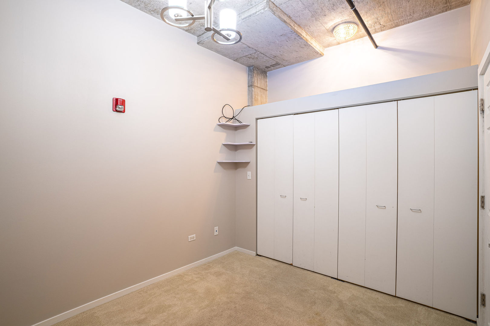 933 W Van Buren Street #404, Chicago, IL 60607