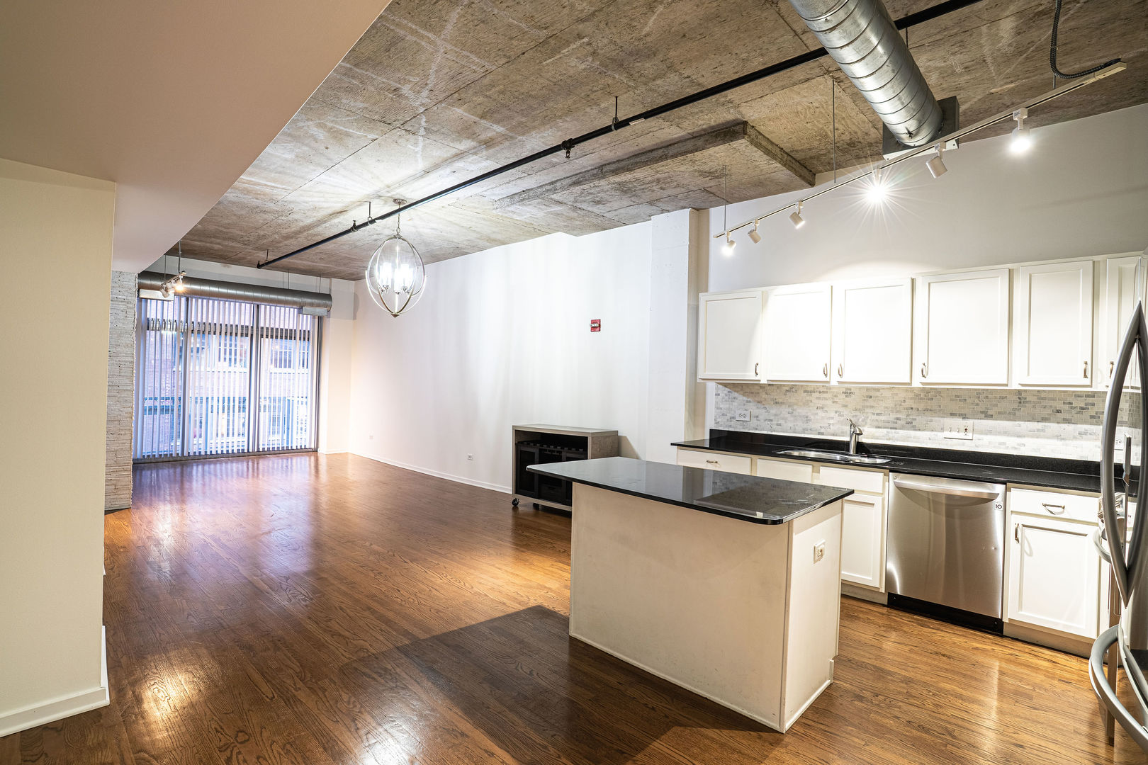 933 W Van Buren Street #404, Chicago, IL 60607