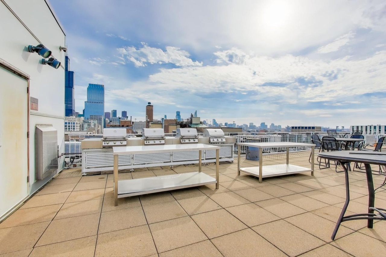 933 W Van Buren Street #404, Chicago, IL 60607