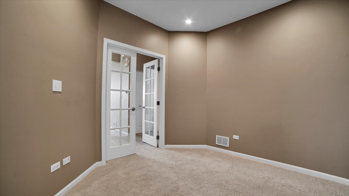 1706 Buckingham Drive, Des Plaines, IL 60018