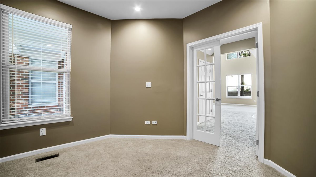 1706 Buckingham Drive, Des Plaines, IL 60018