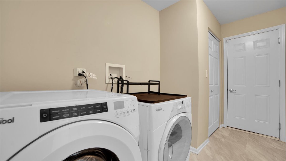 1706 Buckingham Drive, Des Plaines, IL 60018