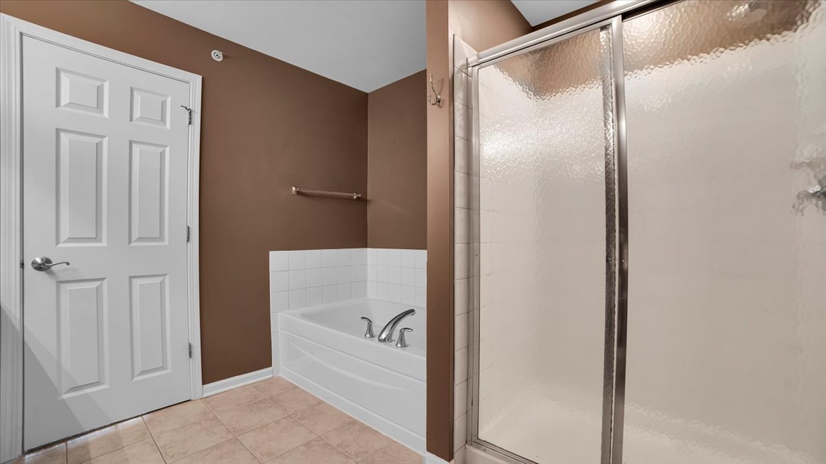 1706 Buckingham Drive, Des Plaines, IL 60018