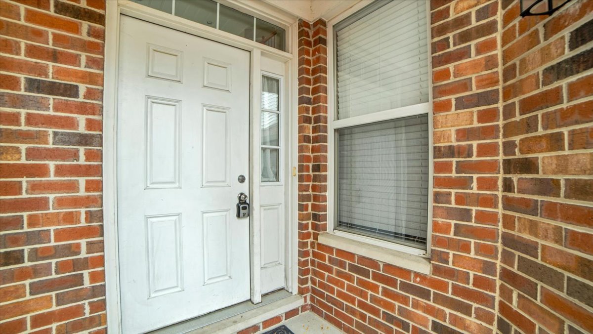 1706 Buckingham Drive, Des Plaines, IL 60018