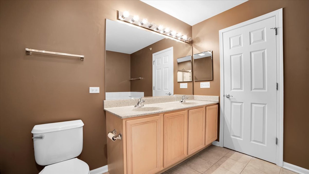 1706 Buckingham Drive, Des Plaines, IL 60018