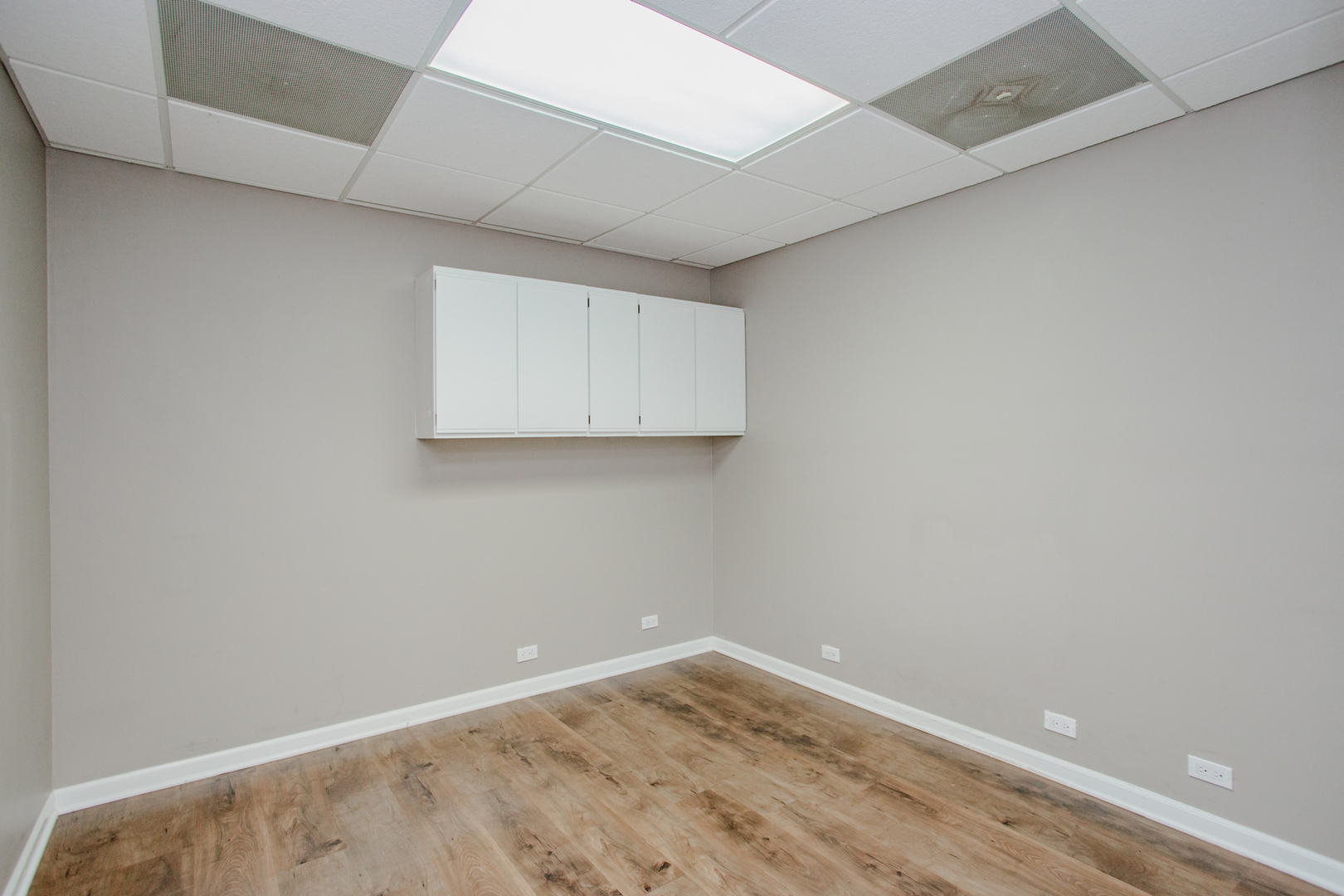 831 W Touhy Avenue, Park Ridge, IL 60068