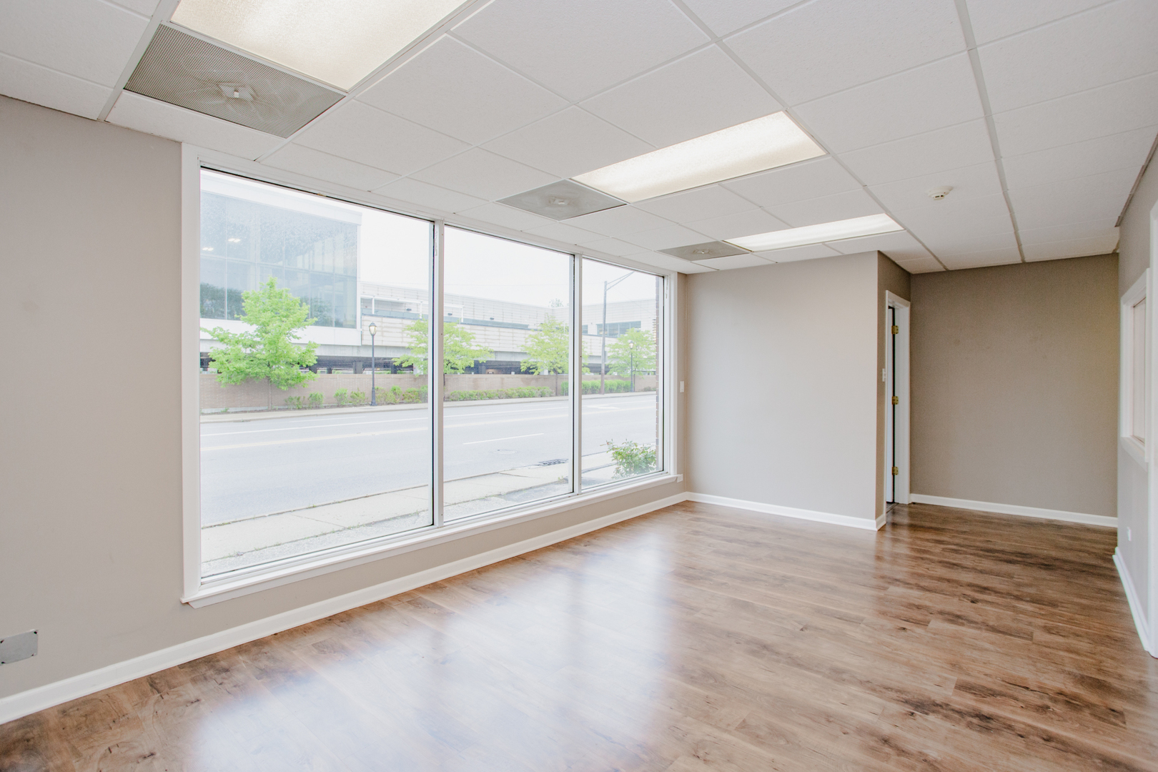 831 W Touhy Avenue, Park Ridge, IL 60068