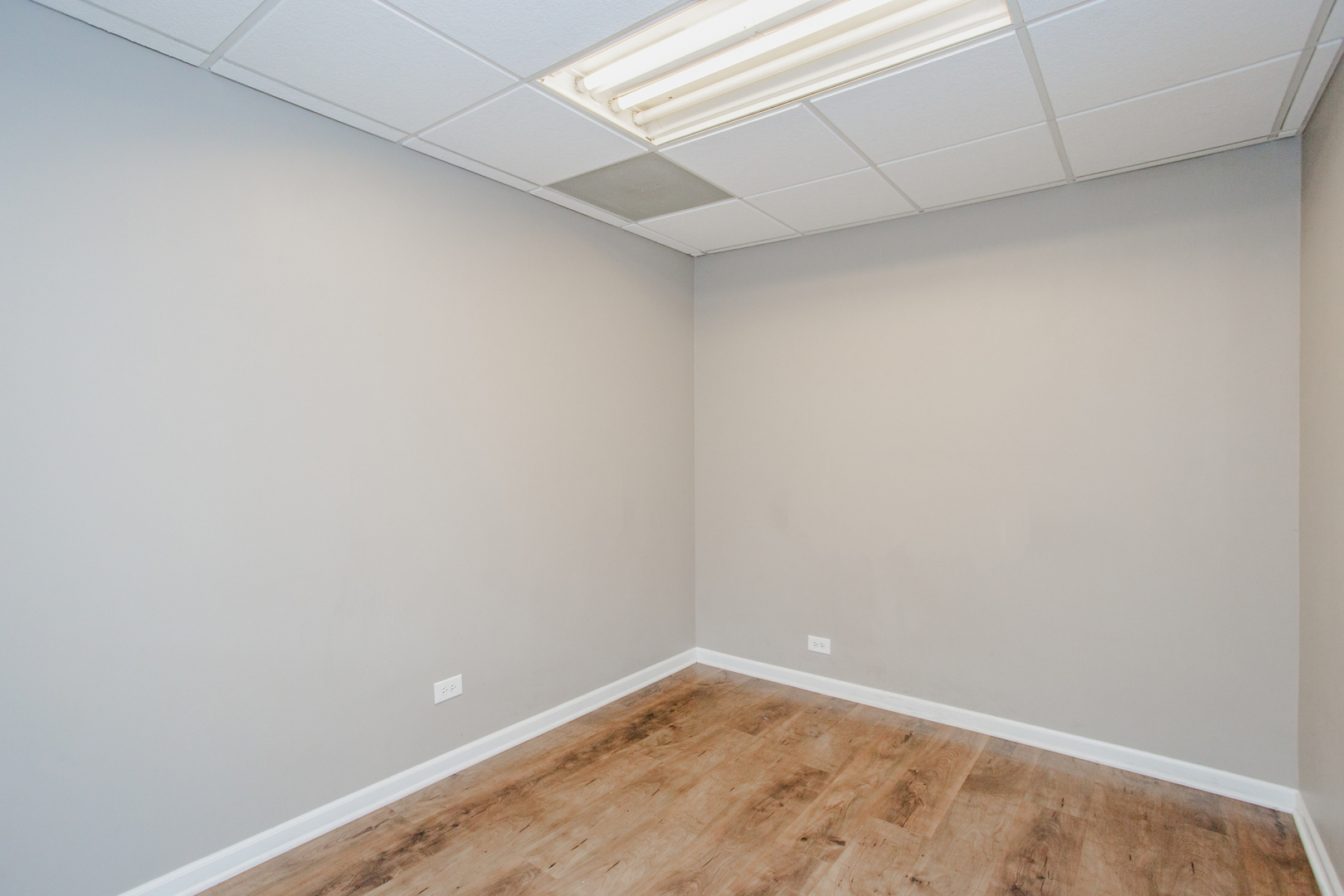 831 W Touhy Avenue, Park Ridge, IL 60068