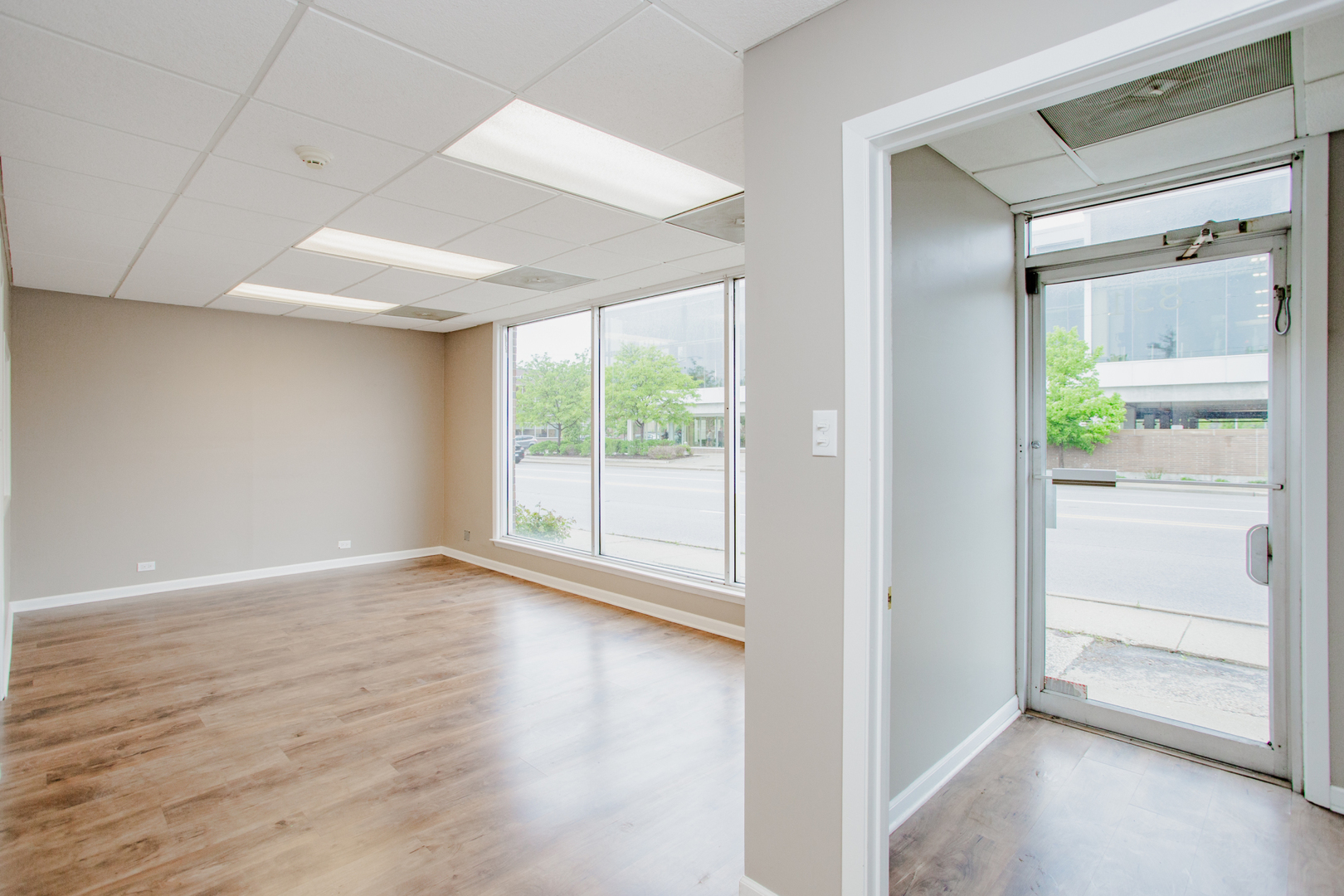 831 W Touhy Avenue, Park Ridge, IL 60068