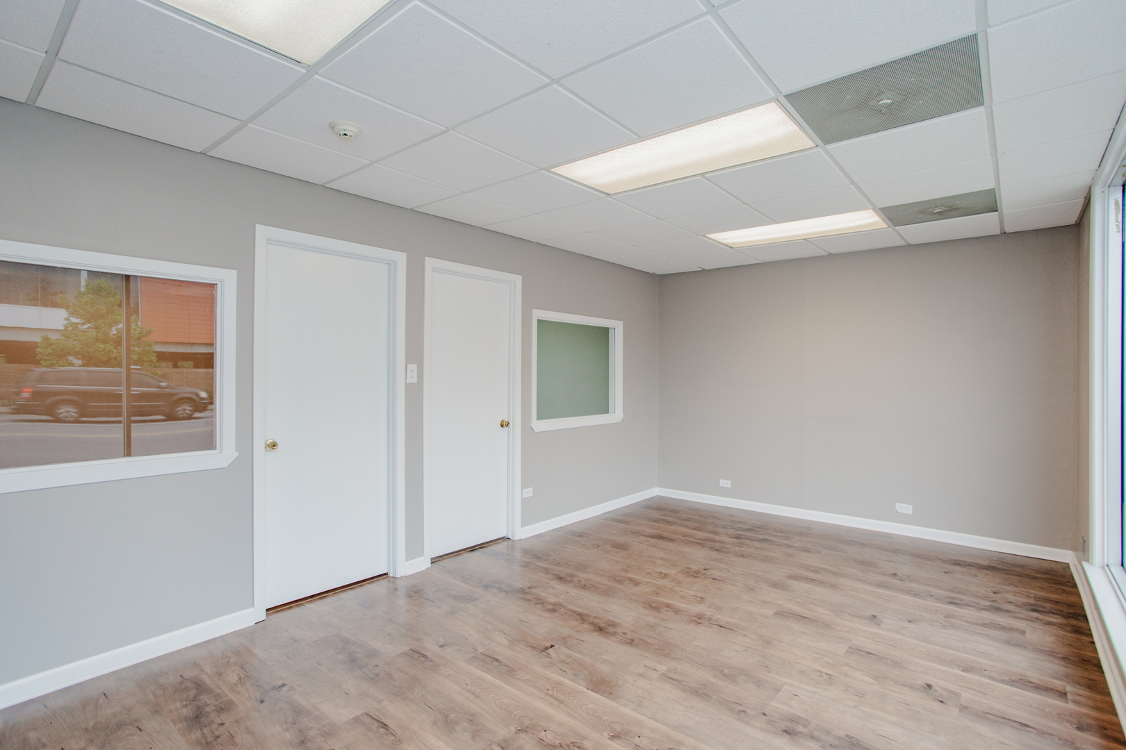 831 W Touhy Avenue, Park Ridge, IL 60068