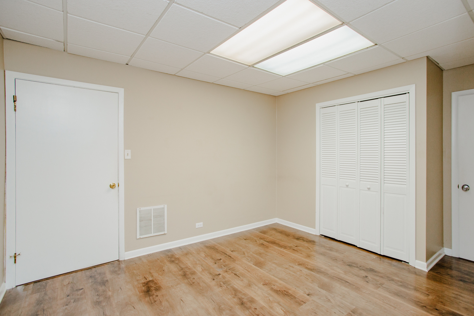 831 W Touhy Avenue, Park Ridge, IL 60068