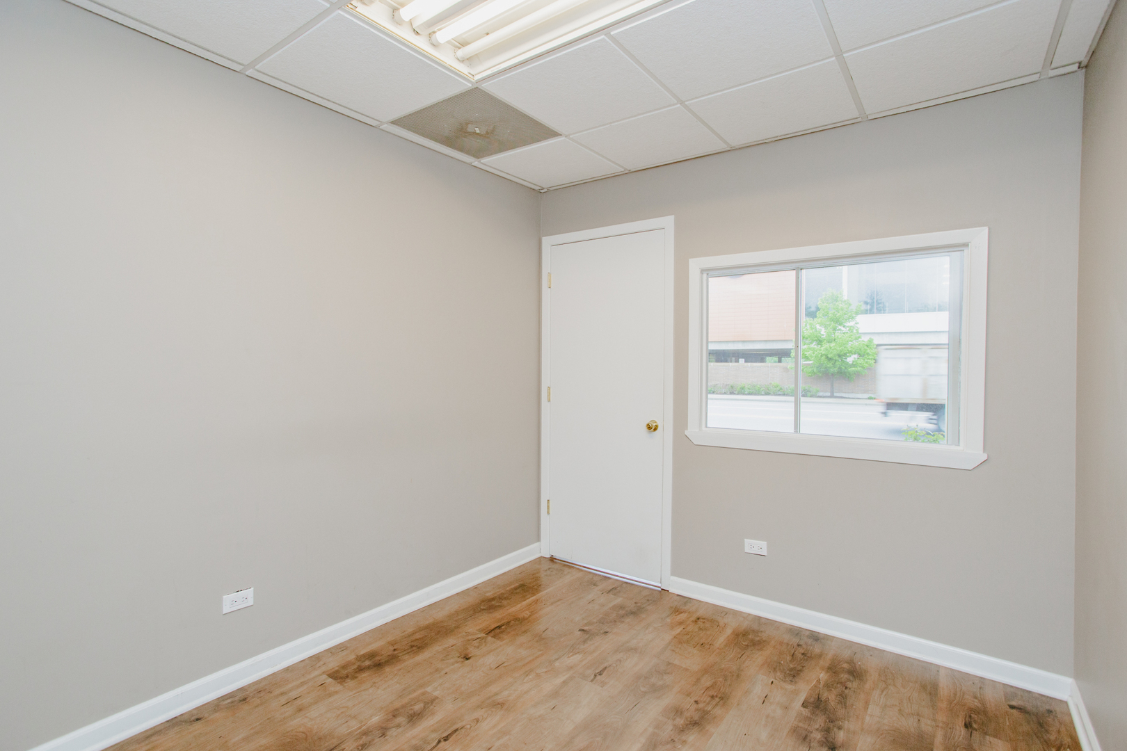 831 W Touhy Avenue, Park Ridge, IL 60068