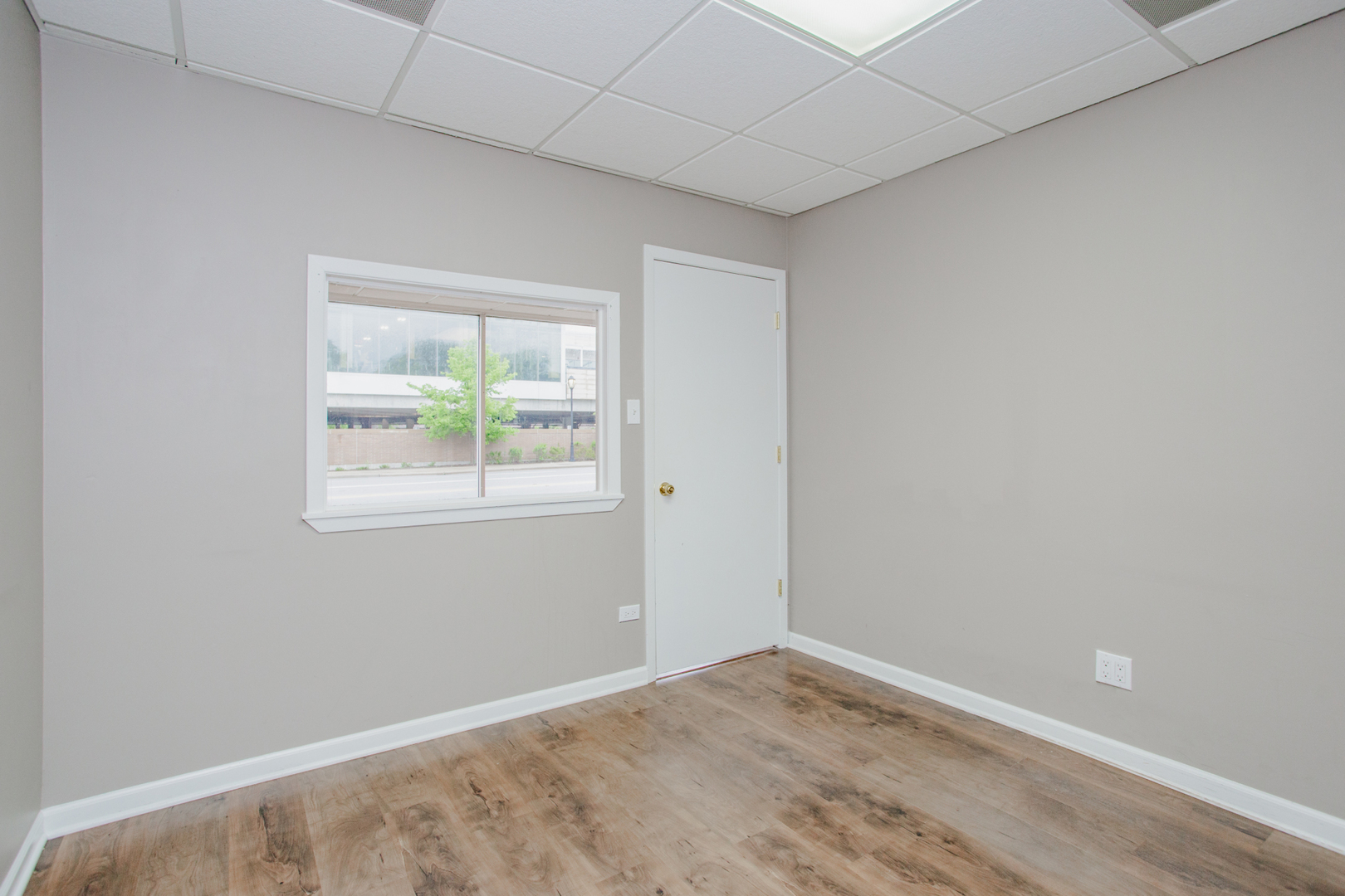 831 W Touhy Avenue, Park Ridge, IL 60068