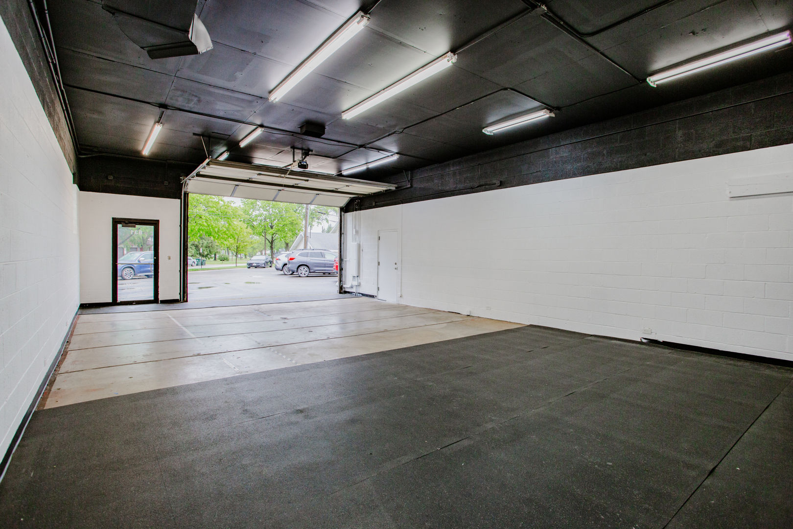 831 W Touhy Avenue, Park Ridge, IL 60068