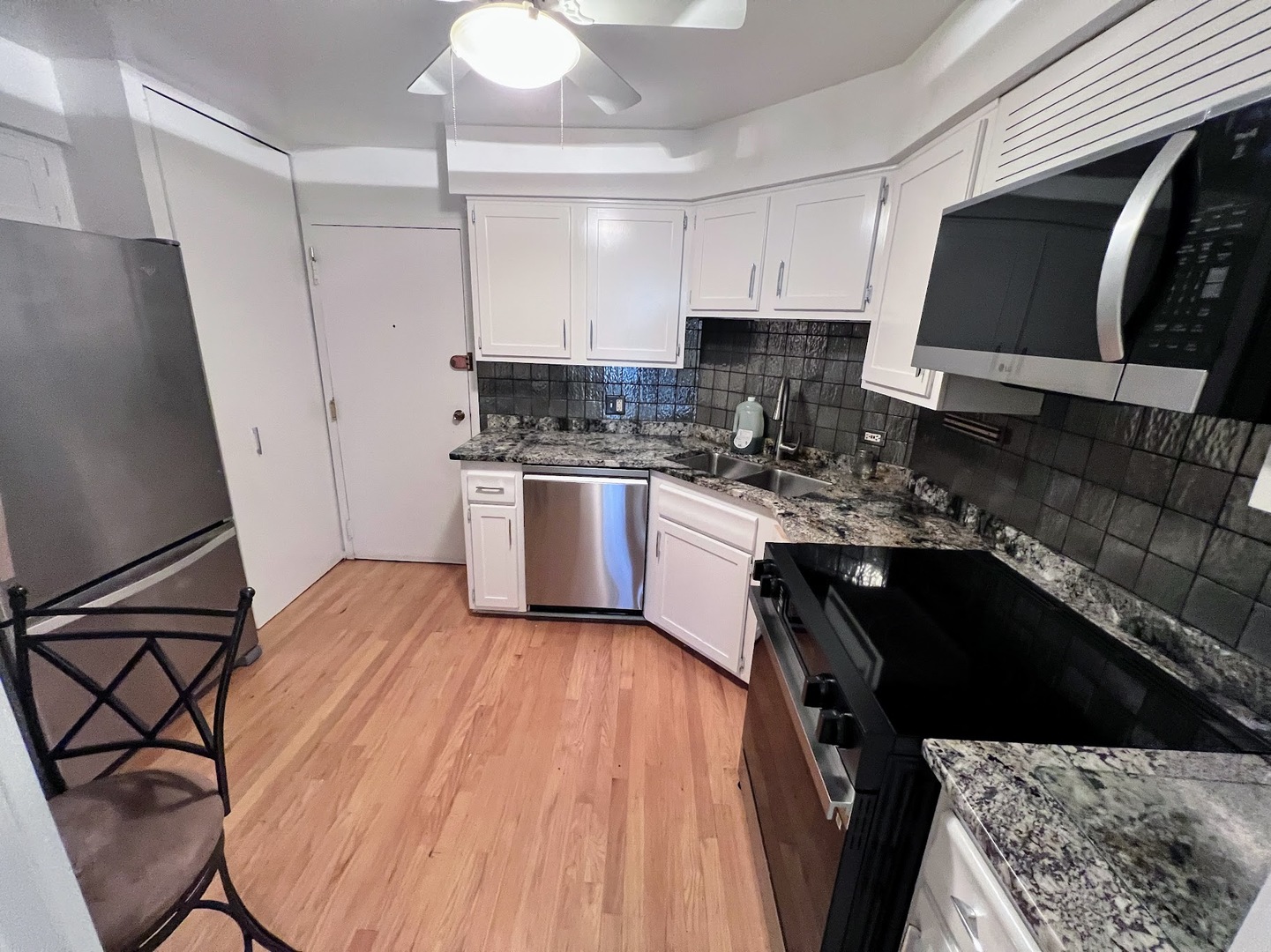 6033 N Sheridan Road #8G, Chicago, IL 60660