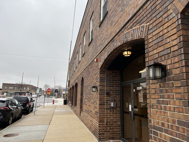 3239 Grove Avenue, Berwyn, IL 60402