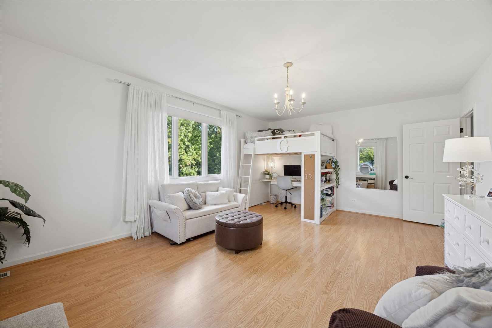 245 Meadowbrook Lane, Hinsdale, IL 60521