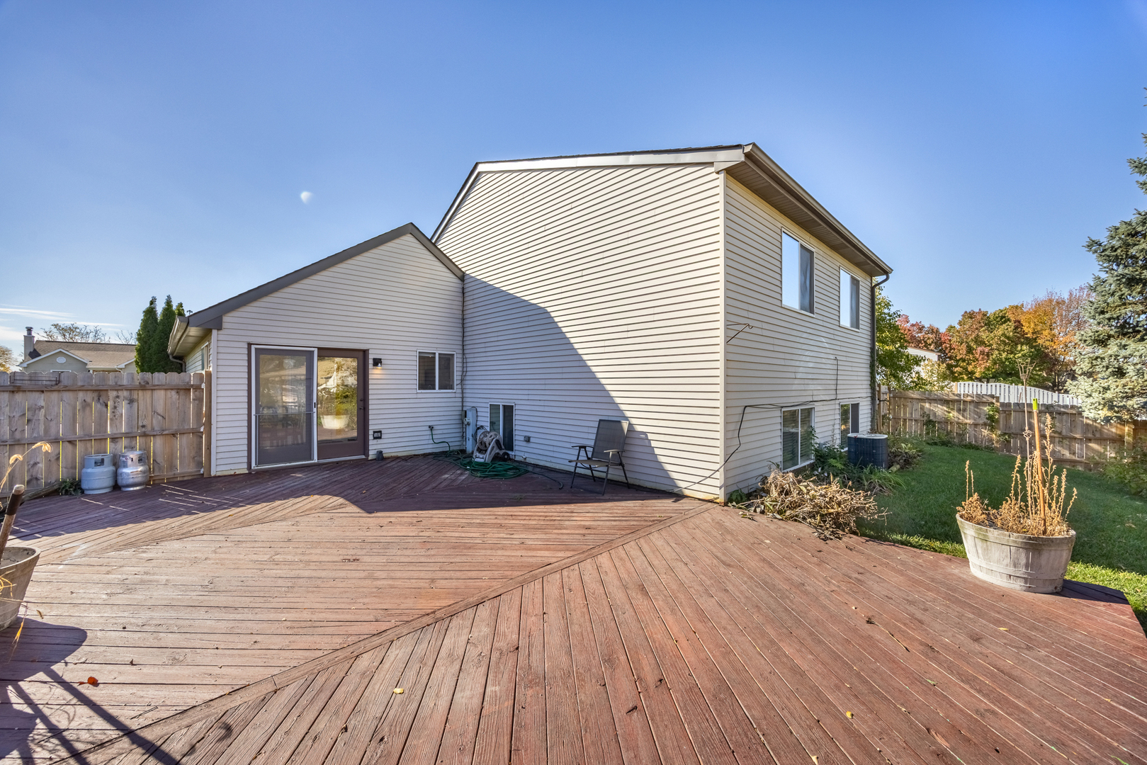 1256 Concord Drive, Elgin, IL 60120