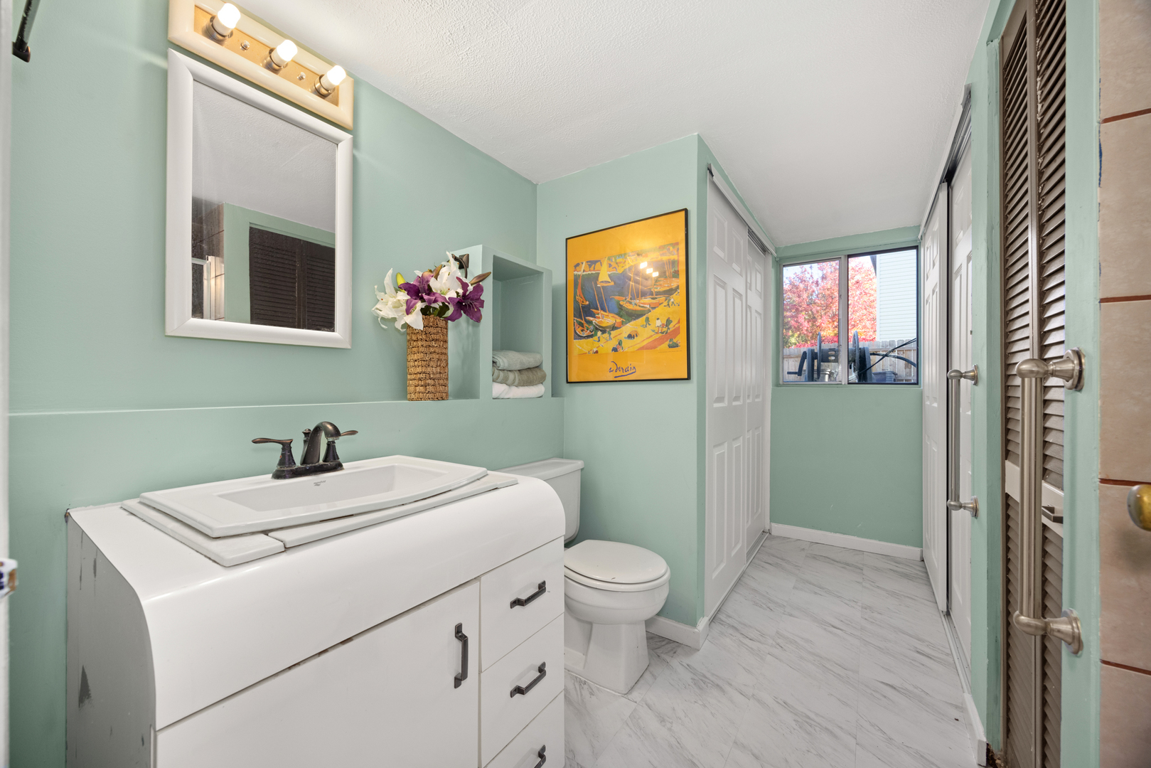 1256 Concord Drive, Elgin, IL 60120