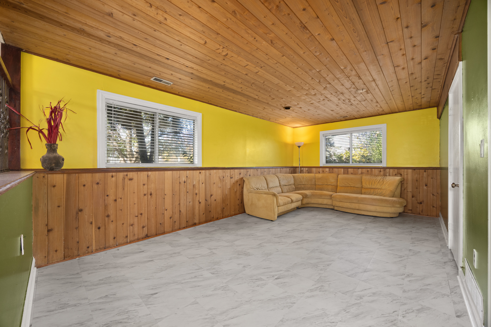 1256 Concord Drive, Elgin, IL 60120