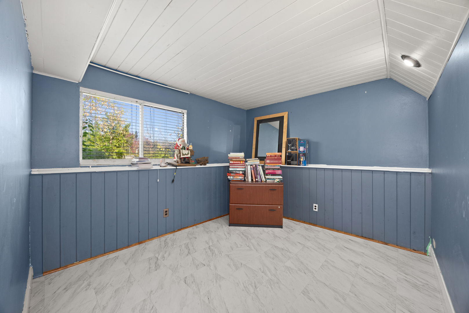 1256 Concord Drive, Elgin, IL 60120