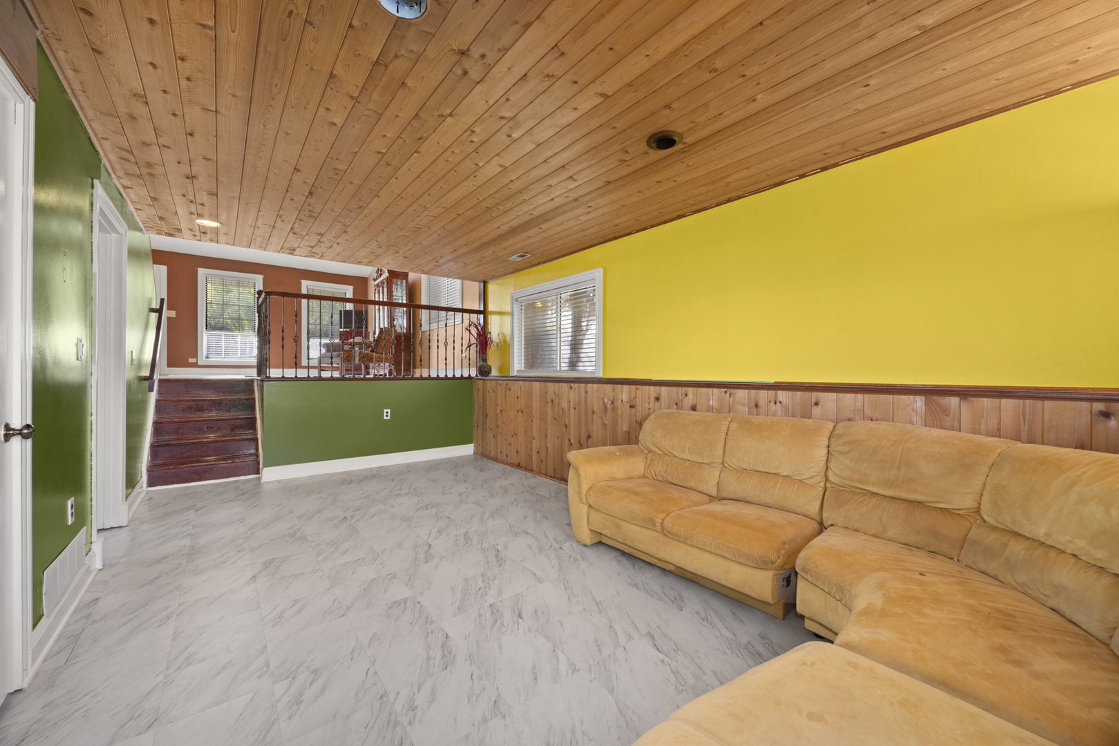 1256 Concord Drive, Elgin, IL 60120