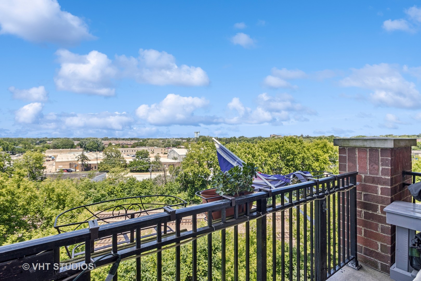 390 W Mahogany Court #606, Palatine, IL 60067