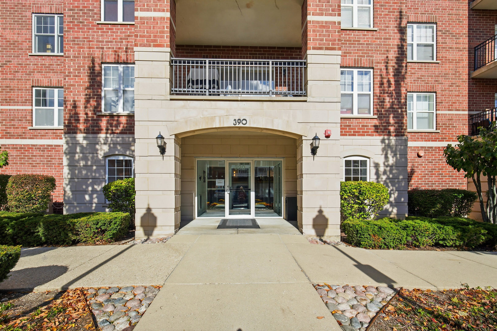 390 W Mahogany Court #606, Palatine, IL 60067