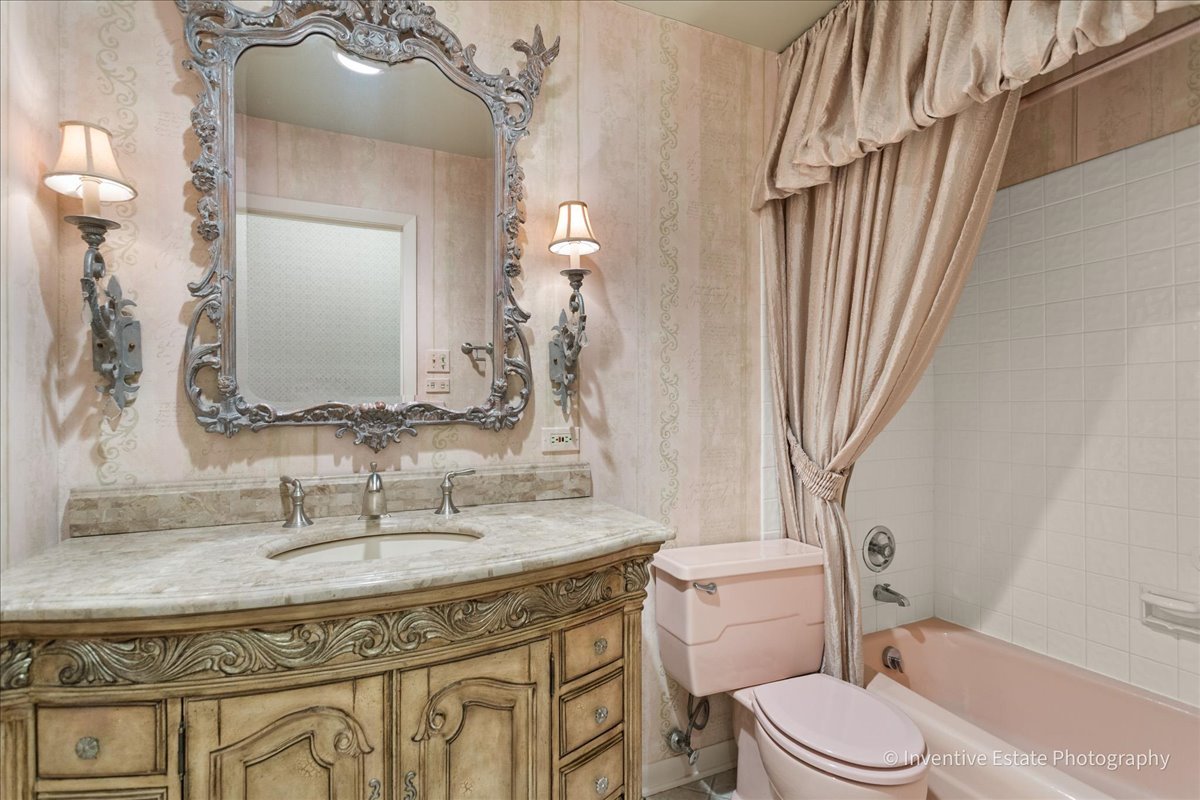 814 S Saylor Avenue, Elmhurst, IL 60126