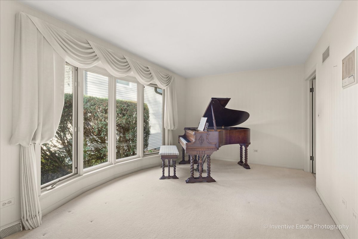 814 S Saylor Avenue, Elmhurst, IL 60126