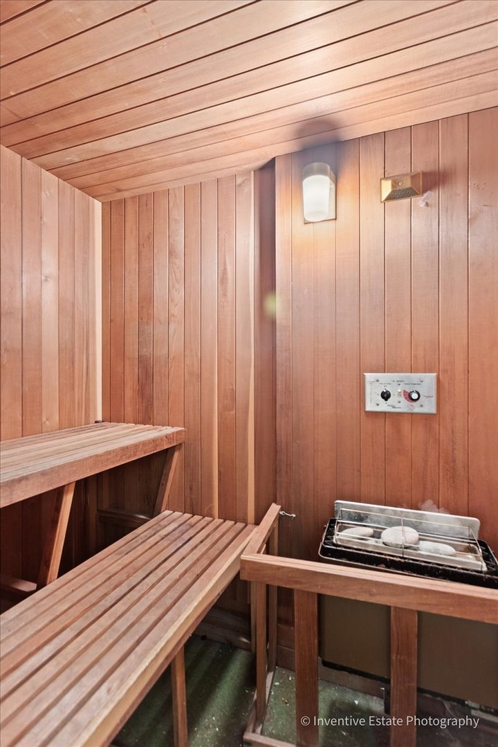 814 S Saylor Avenue, Elmhurst, IL 60126