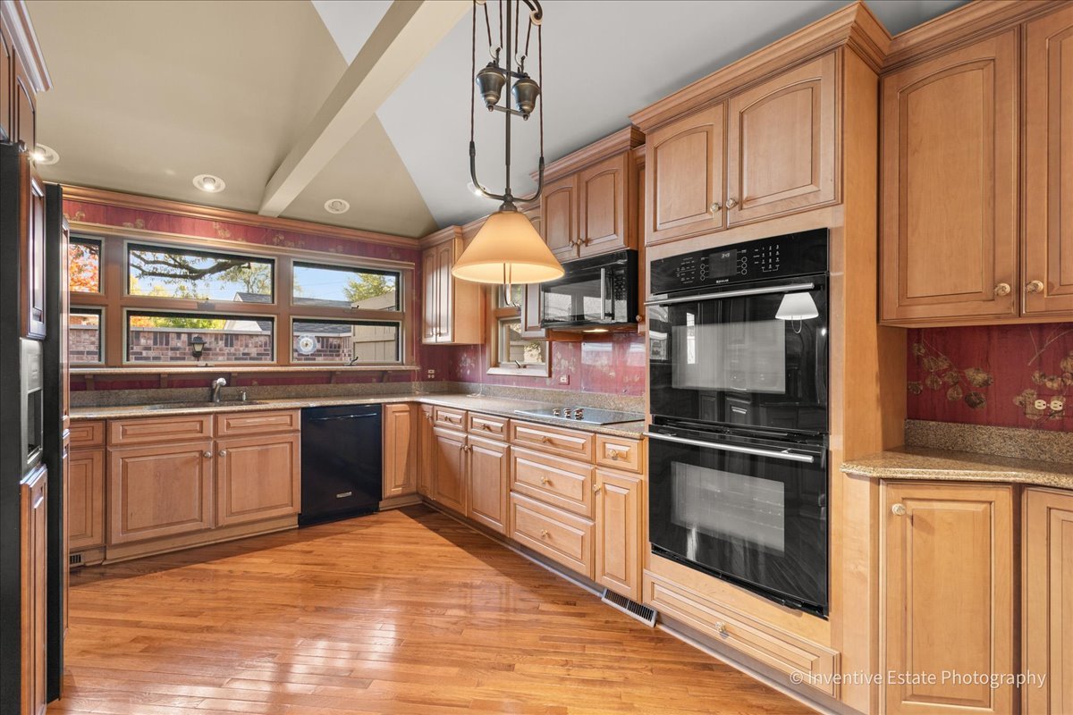 814 S Saylor Avenue, Elmhurst, IL 60126