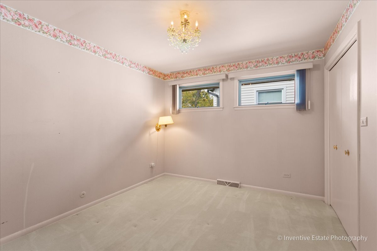 814 S Saylor Avenue, Elmhurst, IL 60126