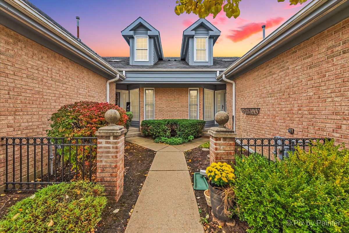 250 Lynwood Lane, Bloomingdale, IL 60108