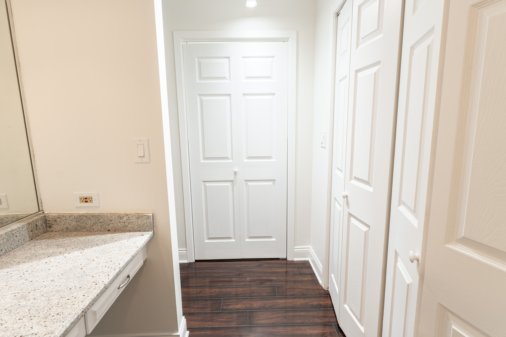 905 Center Street #208, Des Plaines, IL 60016