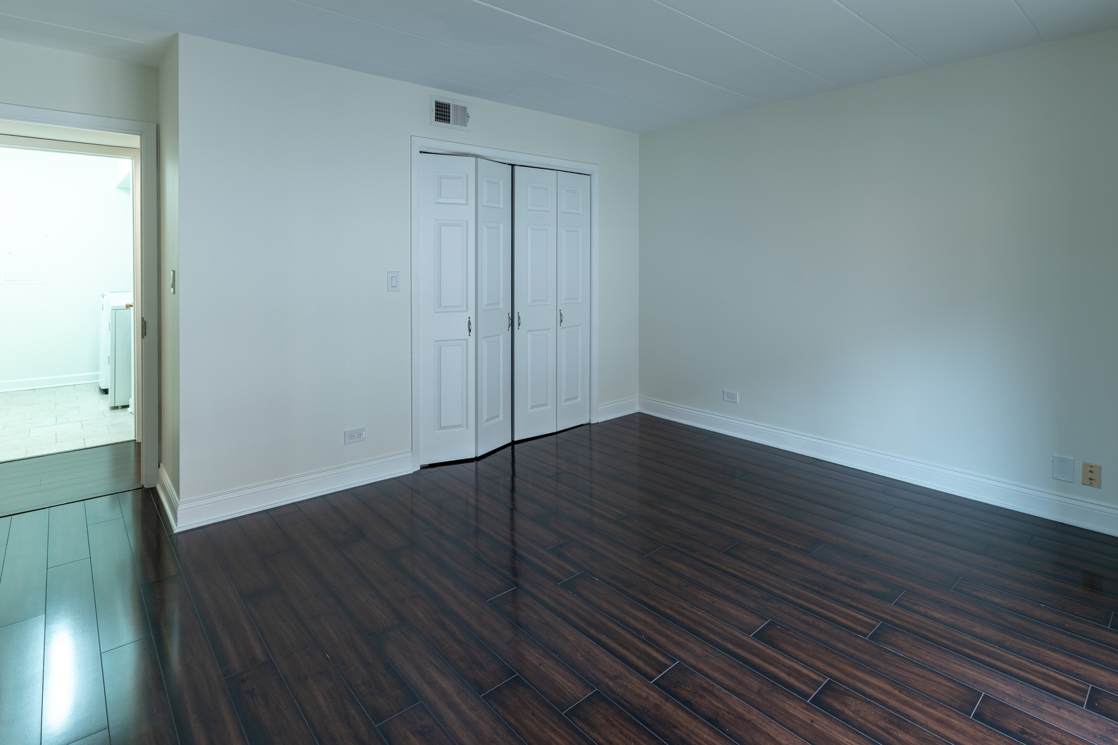 905 Center Street #208, Des Plaines, IL 60016