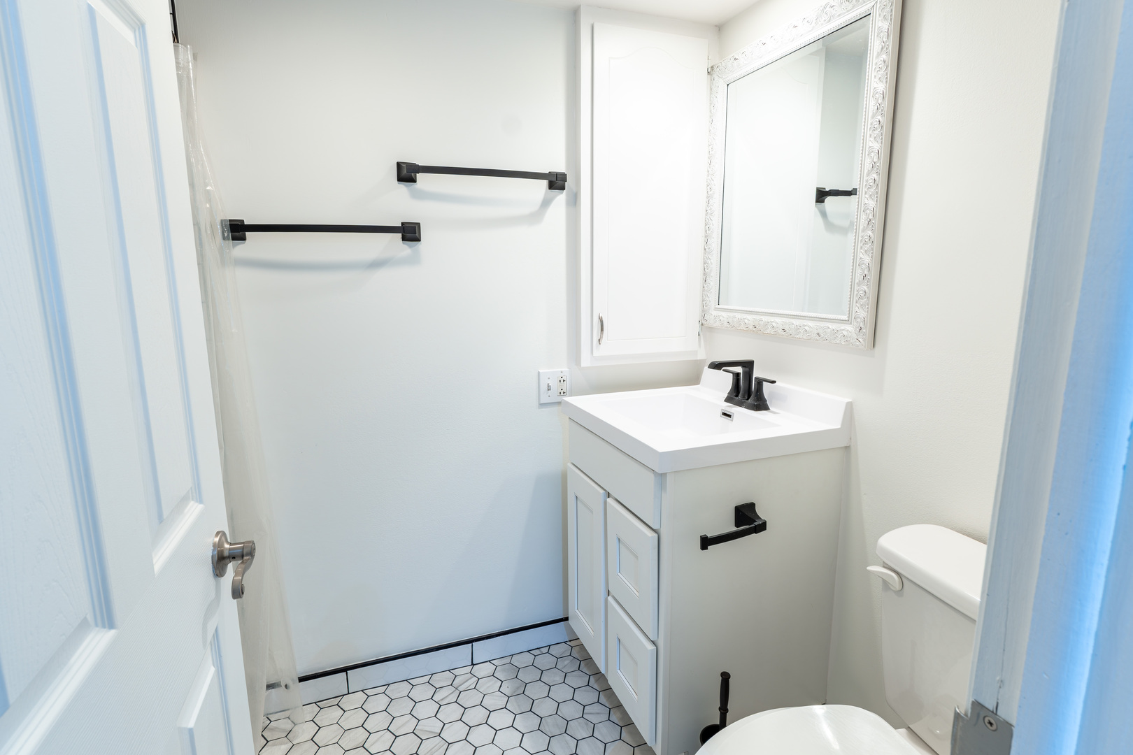 905 Center Street #208, Des Plaines, IL 60016