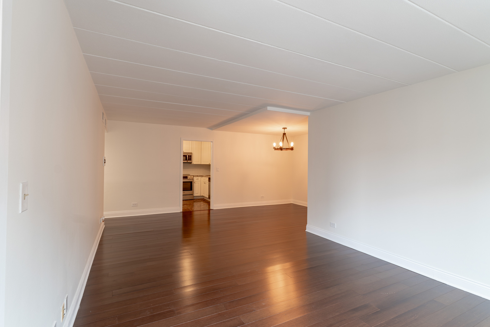 905 Center Street #208, Des Plaines, IL 60016