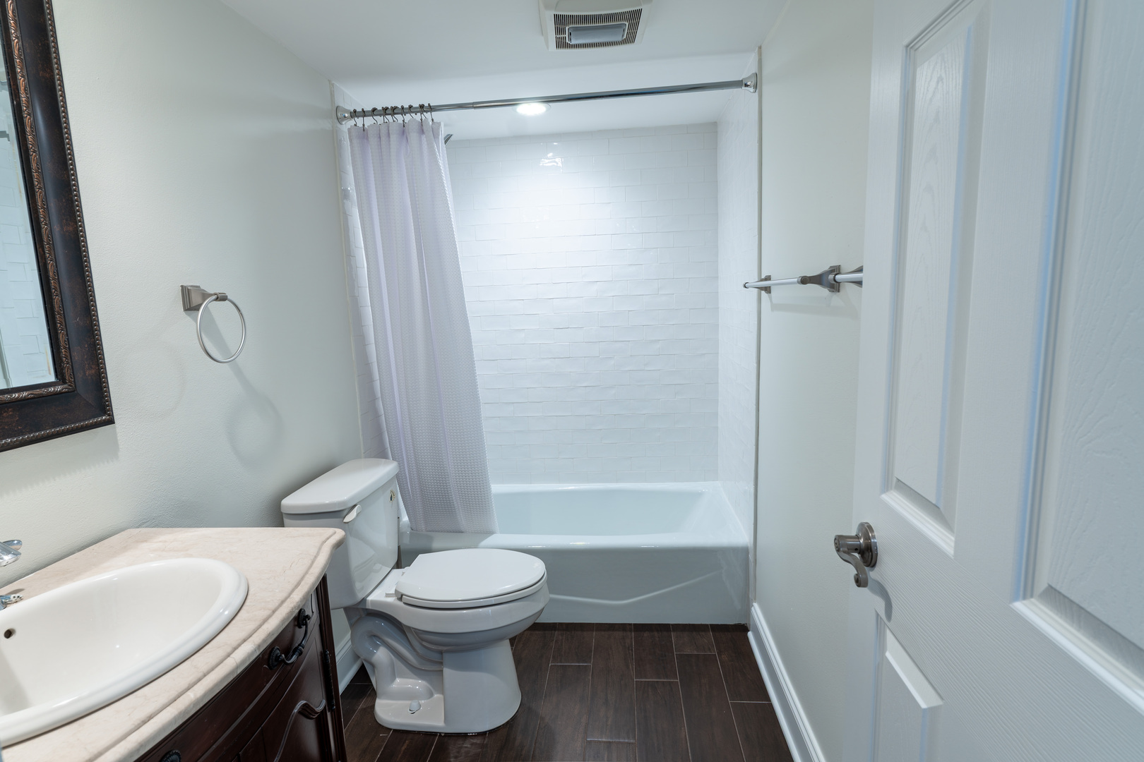 905 Center Street #208, Des Plaines, IL 60016