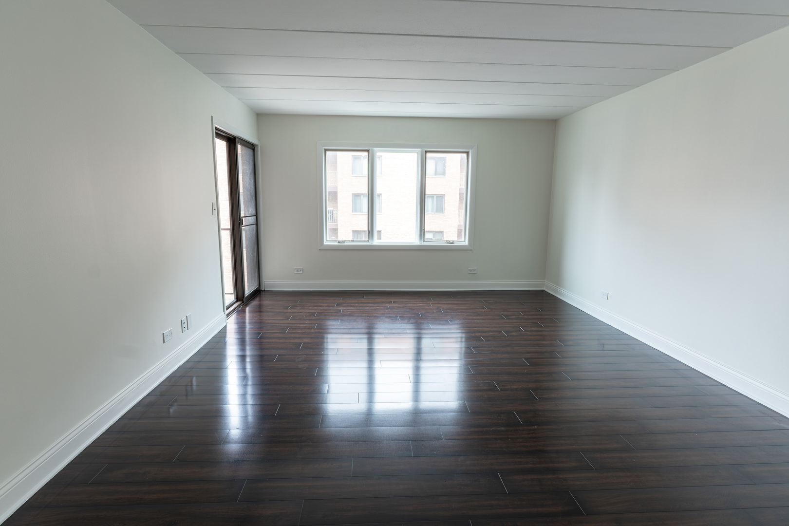 905 Center Street #208, Des Plaines, IL 60016