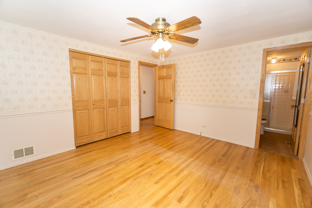 1908 Capri Lane, Schaumburg, IL 60193