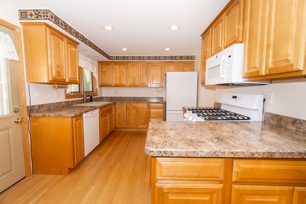 1908 Capri Lane, Schaumburg, IL 60193