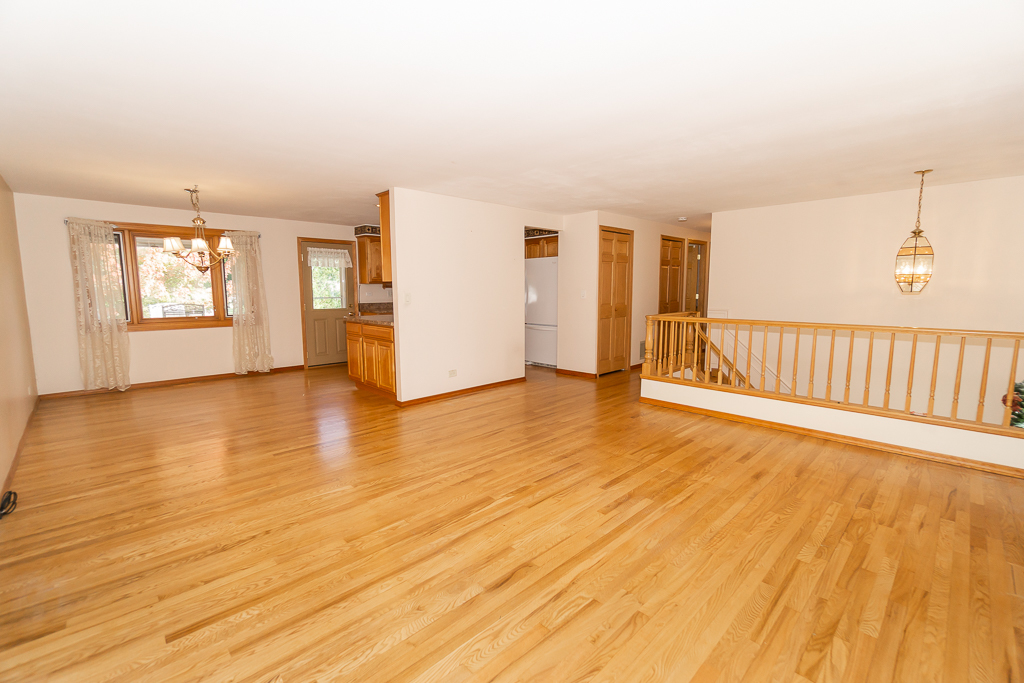 1908 Capri Lane, Schaumburg, IL 60193