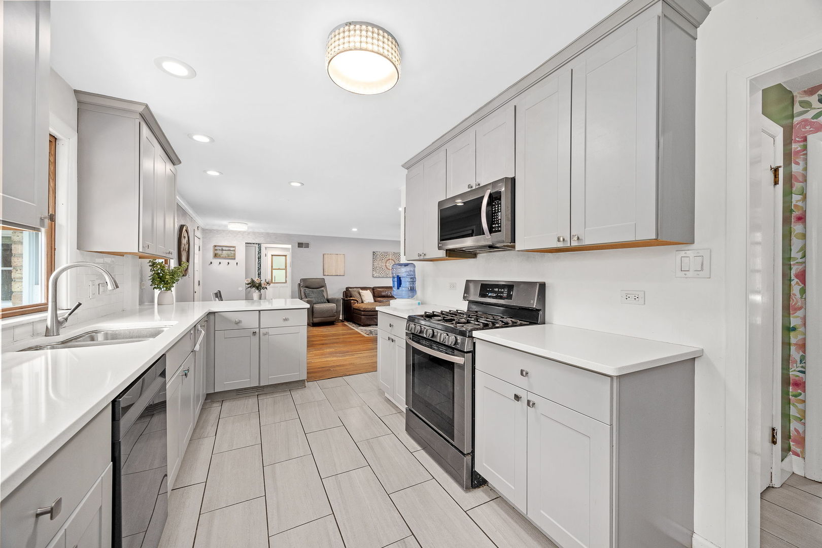 4637 Oakwood Avenue, Downers Grove, IL 60515