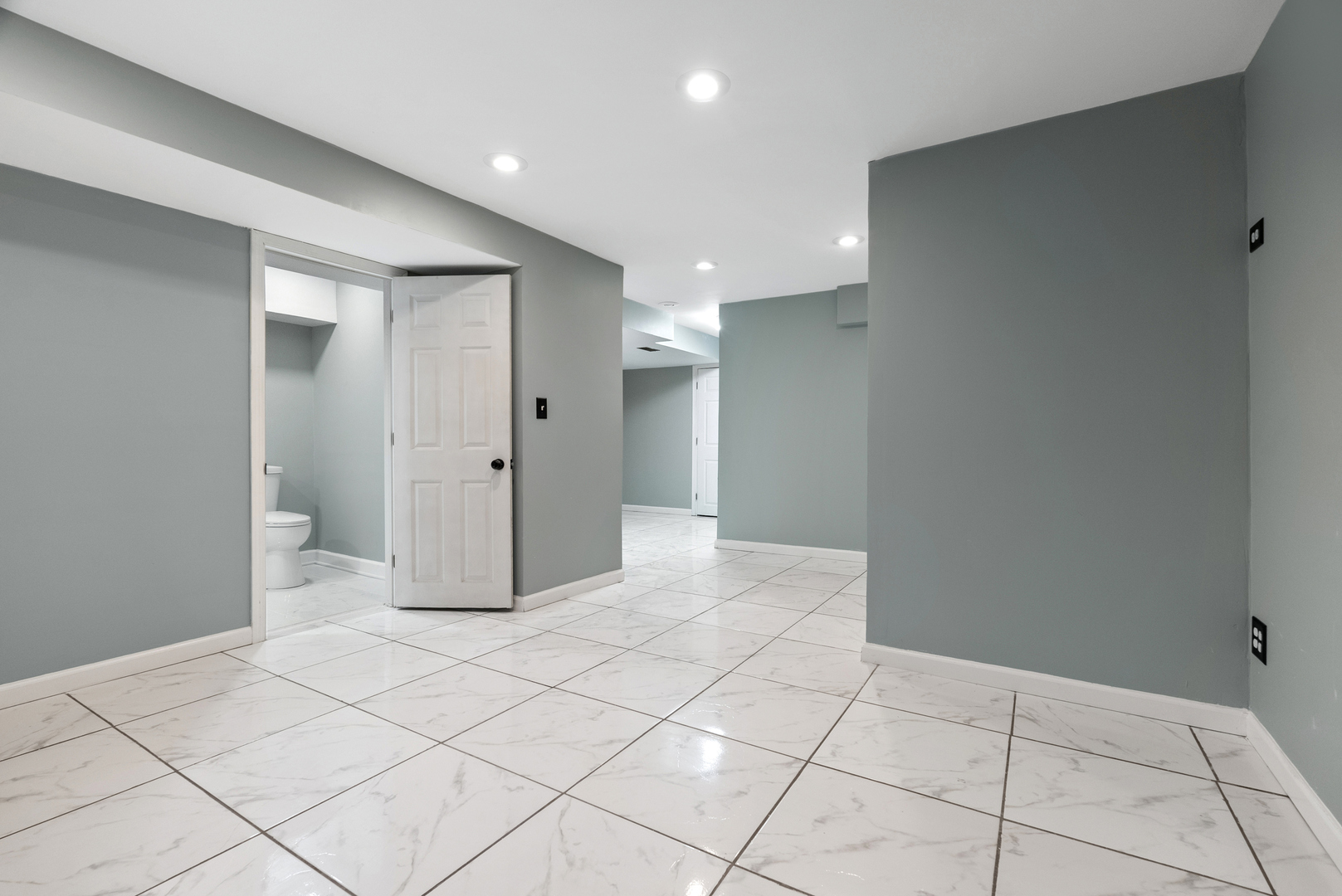 2197 Wilson Creek Circle, Aurora, IL 60503