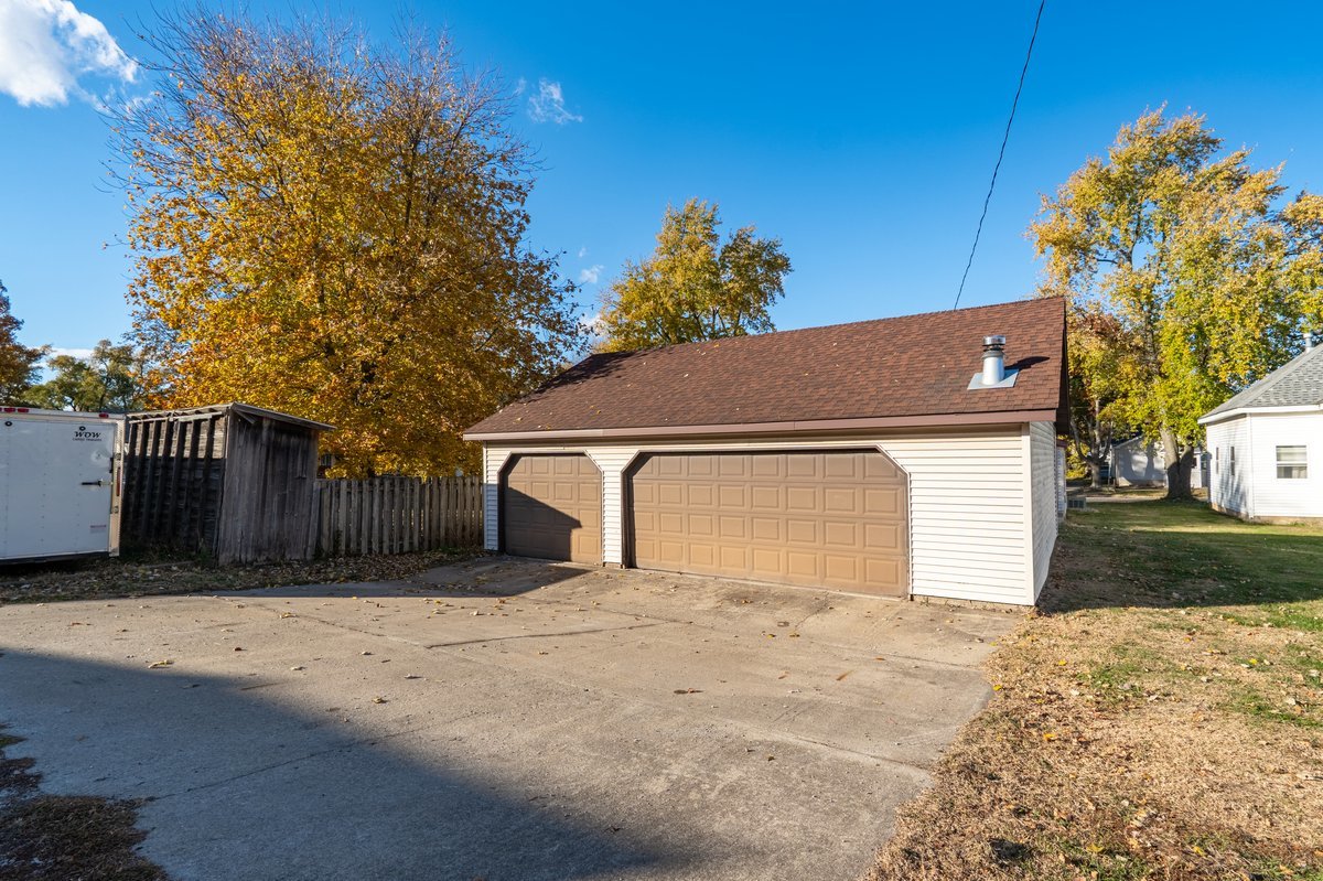1206 E Main Street, Clinton, IL 61727