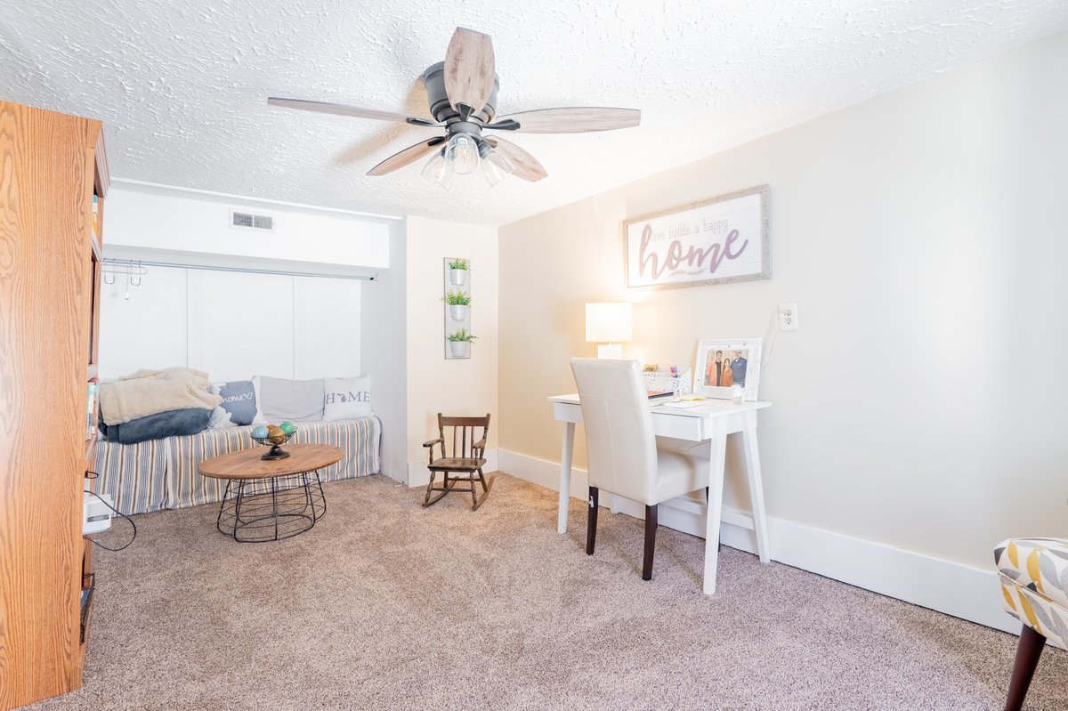 1206 E Main Street, Clinton, IL 61727